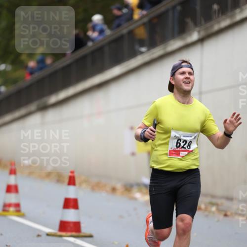 05.10.2025 - 20. swb-Marathon Bremen Michael Strokosch http://msf.ph/oto/9214055 05.10.2025 12:32:20 Laufen 628 meine-sportfotos.de