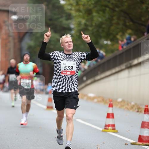 05.10.2025 - 20. swb-Marathon Bremen Michael Strokosch http://msf.ph/oto/9214057 05.10.2025 12:32:21 Laufen 3705, 539 meine-sportfotos.de