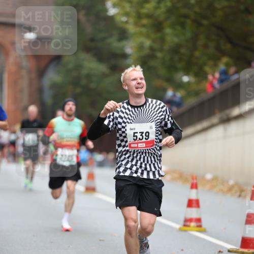 05.10.2025 - 20. swb-Marathon Bremen Michael Strokosch http://msf.ph/oto/9214061 05.10.2025 12:32:21 Laufen 539, 01269 meine-sportfotos.de