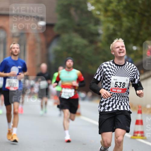 05.10.2025 - 20. swb-Marathon Bremen Michael Strokosch http://msf.ph/oto/9214063 05.10.2025 12:32:22 Laufen 1991, 539, 01269 meine-sportfotos.de
