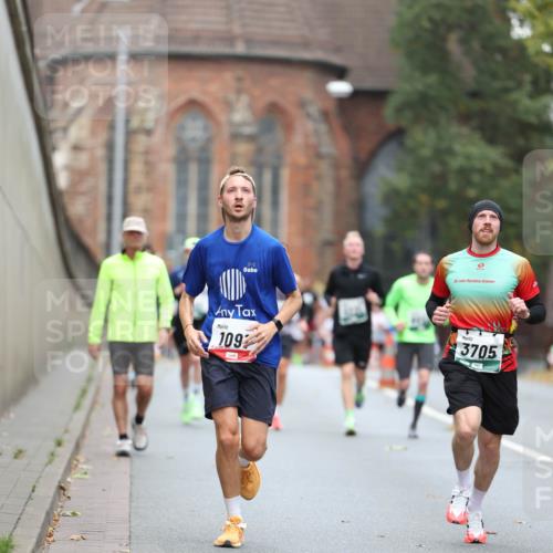 05.10.2025 - 20. swb-Marathon Bremen Michael Strokosch http://msf.ph/oto/9214065 05.10.2025 12:32:22 Laufen 109, 20, 3705 meine-sportfotos.de