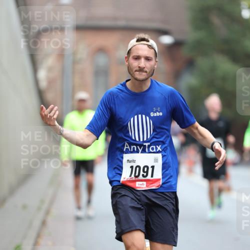 05.10.2025 - 20. swb-Marathon Bremen Michael Strokosch http://msf.ph/oto/9214079 05.10.2025 12:32:25 Laufen 1091 meine-sportfotos.de