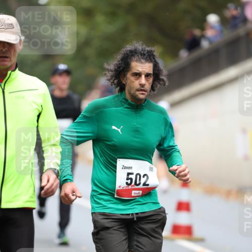 05.10.2025 - 20. swb-Marathon Bremen Michael Strokosch http://msf.ph/oto/9214105 05.10.2025 12:32:36 Laufen 502 meine-sportfotos.de
