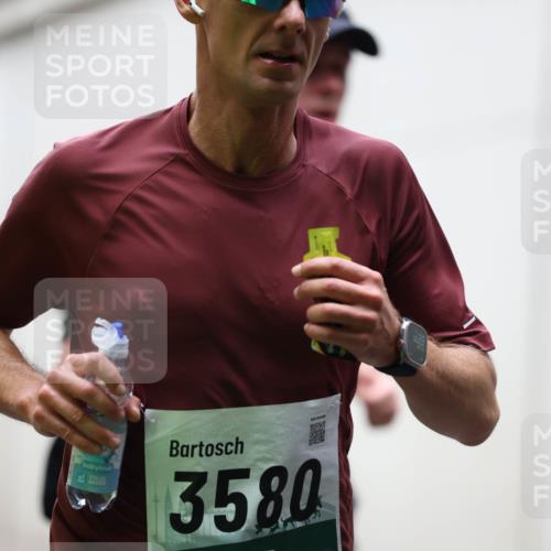 05.10.2025 - 20. swb-Marathon Bremen Michael Strokosch http://msf.ph/oto/9214112 05.10.2025 12:32:40 Laufen 3580, 2 meine-sportfotos.de