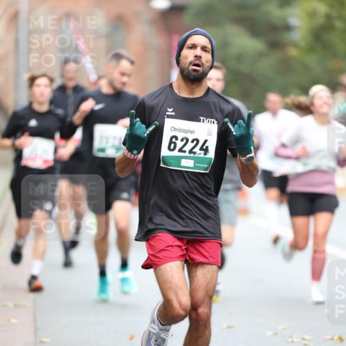 05.10.2025 - 20. swb-Marathon Bremen Michael Strokosch http://msf.ph/oto/9214116 05.10.2025 12:32:42 Laufen 6224 meine-sportfotos.de