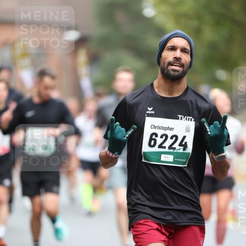 05.10.2025 - 20. swb-Marathon Bremen Michael Strokosch http://msf.ph/oto/9214119 05.10.2025 12:32:43 Laufen 6224 meine-sportfotos.de