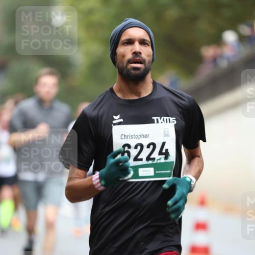 05.10.2025 - 20. swb-Marathon Bremen Michael Strokosch http://msf.ph/oto/9214121 05.10.2025 12:32:43 Laufen 6224 meine-sportfotos.de