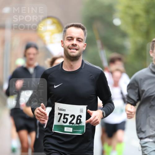 05.10.2025 - 20. swb-Marathon Bremen Michael Strokosch http://msf.ph/oto/9214131 05.10.2025 12:32:45 Laufen 7526 meine-sportfotos.de