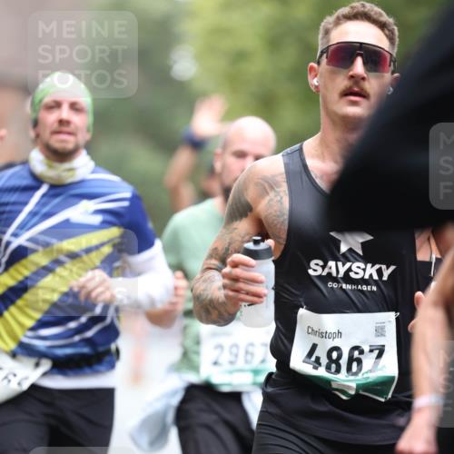 05.10.2025 - 20. swb-Marathon Bremen Michael Strokosch http://msf.ph/oto/9214139 05.10.2025 12:32:49 Laufen 2962, 4867 meine-sportfotos.de