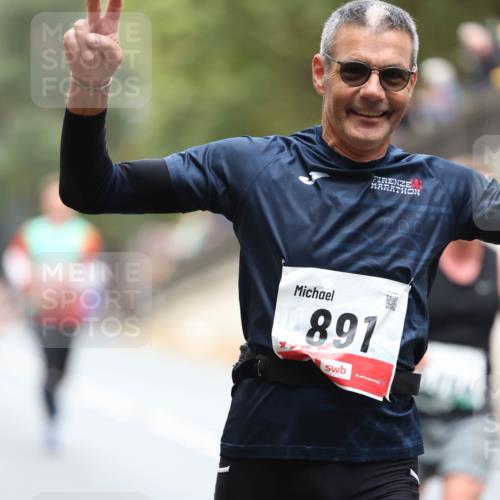 05.10.2025 - 20. swb-Marathon Bremen Michael Strokosch http://msf.ph/oto/9214155 05.10.2025 12:32:56 Laufen 891 meine-sportfotos.de
