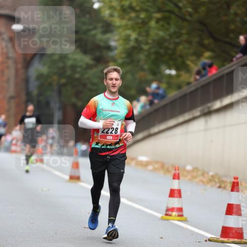 05.10.2025 - 20. swb-Marathon Bremen Michael Strokosch http://msf.ph/oto/9214158 05.10.2025 12:32:58 Laufen 20, 2228 meine-sportfotos.de