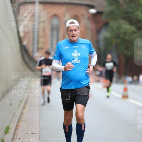 05.10.2025 - 20. swb-Marathon Bremen Michael Strokosch http://msf.ph/oto/9214164 05.10.2025 12:32:59 Laufen  meine-sportfotos.de