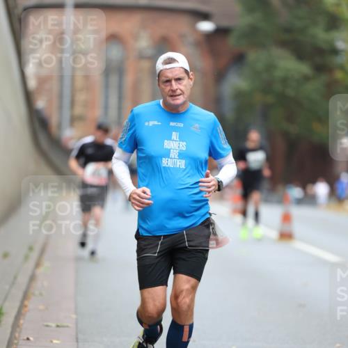 05.10.2025 - 20. swb-Marathon Bremen Michael Strokosch http://msf.ph/oto/9214166 05.10.2025 12:32:59 Laufen  meine-sportfotos.de