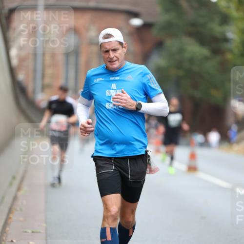 05.10.2025 - 20. swb-Marathon Bremen Michael Strokosch http://msf.ph/oto/9214167 05.10.2025 12:33:00 Laufen  meine-sportfotos.de