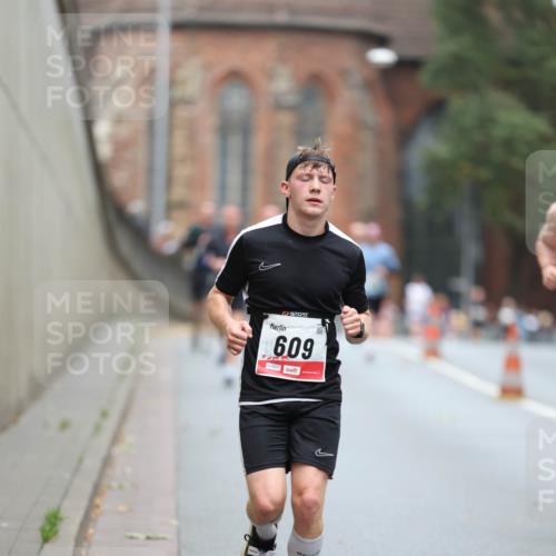 05.10.2025 - 20. swb-Marathon Bremen Michael Strokosch http://msf.ph/oto/9214169 05.10.2025 12:33:05 Laufen 609, 01627 meine-sportfotos.de