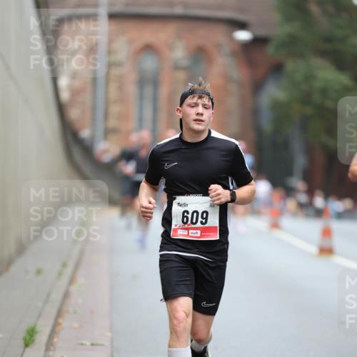05.10.2025 - 20. swb-Marathon Bremen Michael Strokosch http://msf.ph/oto/9214171 05.10.2025 12:33:05 Laufen 609, 01627 meine-sportfotos.de