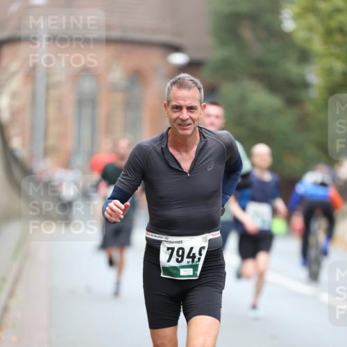 05.10.2025 - 20. swb-Marathon Bremen Michael Strokosch http://msf.ph/oto/9214200 05.10.2025 12:33:13 Laufen 7949 meine-sportfotos.de