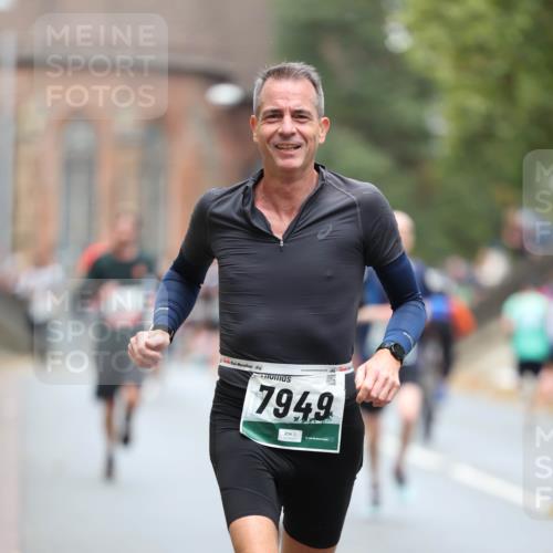 05.10.2025 - 20. swb-Marathon Bremen Michael Strokosch http://msf.ph/oto/9214204 05.10.2025 12:33:13 Laufen 7949 meine-sportfotos.de