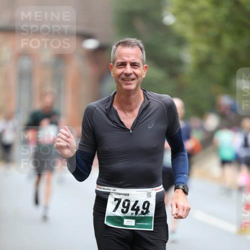 05.10.2025 - 20. swb-Marathon Bremen Michael Strokosch http://msf.ph/oto/9214205 05.10.2025 12:33:14 Laufen 7949 meine-sportfotos.de
