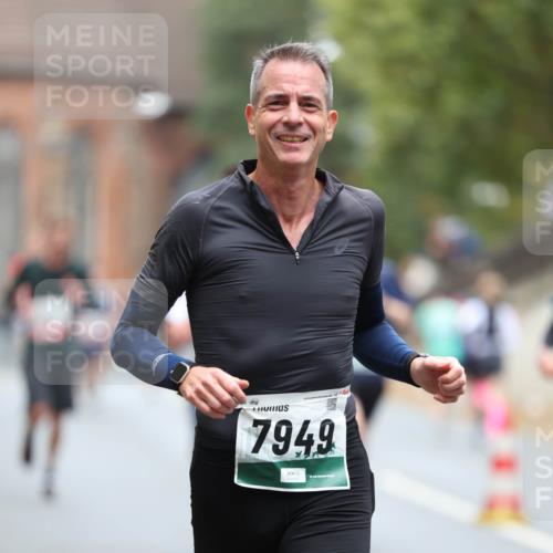 05.10.2025 - 20. swb-Marathon Bremen Michael Strokosch http://msf.ph/oto/9214207 05.10.2025 12:33:14 Laufen 7949 meine-sportfotos.de