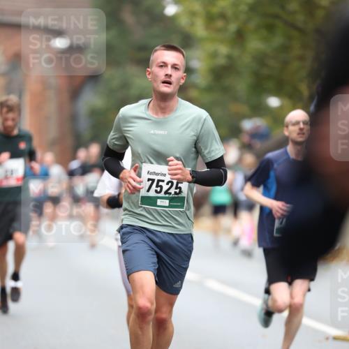 05.10.2025 - 20. swb-Marathon Bremen Michael Strokosch http://msf.ph/oto/9214210 05.10.2025 12:33:15 Laufen 7525 meine-sportfotos.de