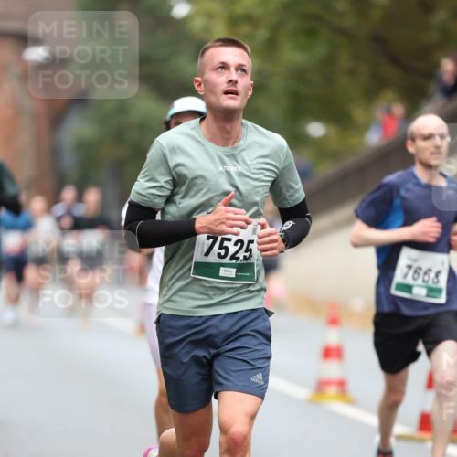 05.10.2025 - 20. swb-Marathon Bremen Michael Strokosch http://msf.ph/oto/9214214 05.10.2025 12:33:15 Laufen 7525, 7668 meine-sportfotos.de