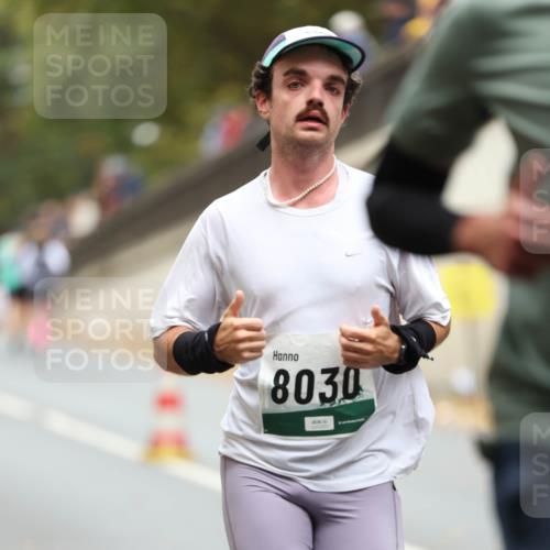 05.10.2025 - 20. swb-Marathon Bremen Michael Strokosch http://msf.ph/oto/9214220 05.10.2025 12:33:17 Laufen 8030 meine-sportfotos.de