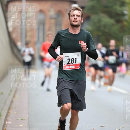 05.10.2025 - 20. swb-Marathon Bremen Michael Strokosch http://msf.ph/oto/9214223 05.10.2025 12:33:18 Laufen 281, 01786 meine-sportfotos.de