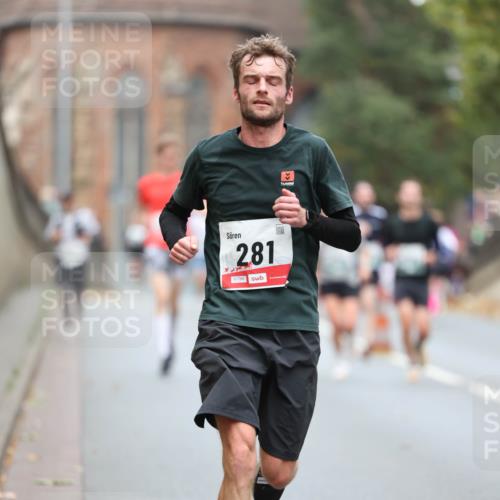 05.10.2025 - 20. swb-Marathon Bremen Michael Strokosch http://msf.ph/oto/9214225 05.10.2025 12:33:19 Laufen 281, 01786 meine-sportfotos.de