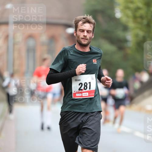 05.10.2025 - 20. swb-Marathon Bremen Michael Strokosch http://msf.ph/oto/9214226 05.10.2025 12:33:19 Laufen 281, 01786 meine-sportfotos.de