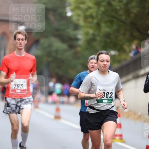 05.10.2025 - 20. swb-Marathon Bremen Michael Strokosch http://msf.ph/oto/9214234 05.10.2025 12:33:24 Laufen 793, 982 meine-sportfotos.de