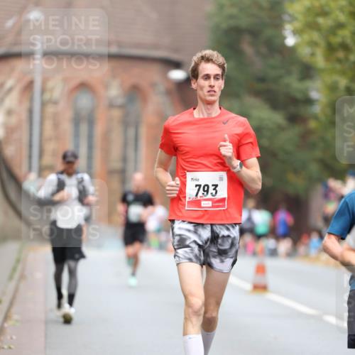 05.10.2025 - 20. swb-Marathon Bremen Michael Strokosch http://msf.ph/oto/9214235 05.10.2025 12:33:25 Laufen 793 meine-sportfotos.de