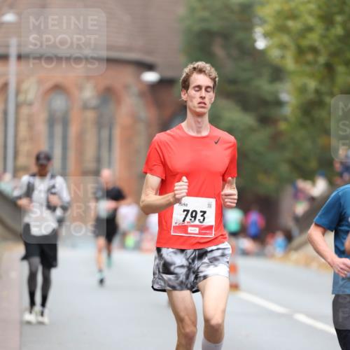 05.10.2025 - 20. swb-Marathon Bremen Michael Strokosch http://msf.ph/oto/9214236 05.10.2025 12:33:25 Laufen 793 meine-sportfotos.de