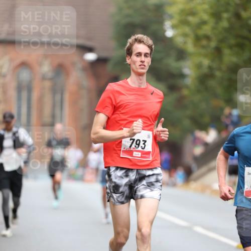 05.10.2025 - 20. swb-Marathon Bremen Michael Strokosch http://msf.ph/oto/9214237 05.10.2025 12:33:25 Laufen 793 meine-sportfotos.de