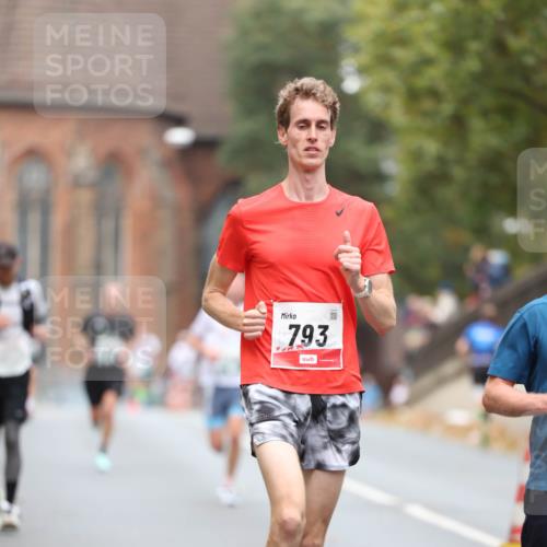 05.10.2025 - 20. swb-Marathon Bremen Michael Strokosch http://msf.ph/oto/9214238 05.10.2025 12:33:26 Laufen 793 meine-sportfotos.de