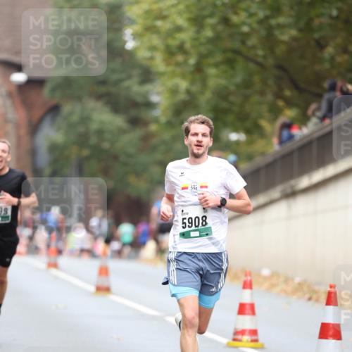 05.10.2025 - 20. swb-Marathon Bremen Michael Strokosch http://msf.ph/oto/9214239 05.10.2025 12:33:29 Laufen 99, 5908, 44 meine-sportfotos.de