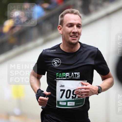 05.10.2025 - 20. swb-Marathon Bremen Michael Strokosch http://msf.ph/oto/9214243 05.10.2025 12:33:34 Laufen 709, 09831 meine-sportfotos.de