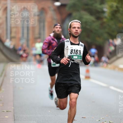 05.10.2025 - 20. swb-Marathon Bremen Michael Strokosch http://msf.ph/oto/9214244 05.10.2025 12:33:36 Laufen 8169 meine-sportfotos.de