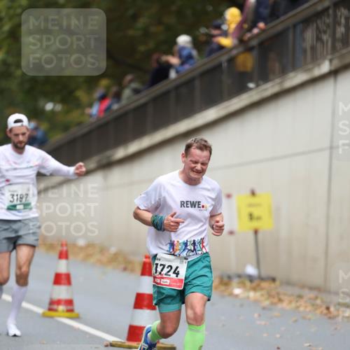 05.10.2025 - 20. swb-Marathon Bremen Michael Strokosch http://msf.ph/oto/9214255 05.10.2025 12:33:48 Laufen 3197, 1724 meine-sportfotos.de