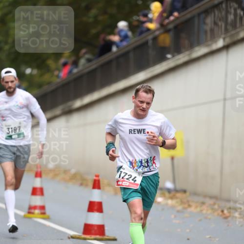 05.10.2025 - 20. swb-Marathon Bremen Michael Strokosch http://msf.ph/oto/9214256 05.10.2025 12:33:48 Laufen 3197, 1724 meine-sportfotos.de
