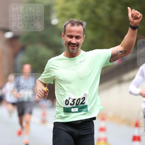 05.10.2025 - 20. swb-Marathon Bremen Michael Strokosch http://msf.ph/oto/9214262 05.10.2025 12:33:50 Laufen 6302, 4 meine-sportfotos.de