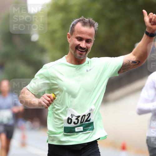 05.10.2025 - 20. swb-Marathon Bremen Michael Strokosch http://msf.ph/oto/9214263 05.10.2025 12:33:50 Laufen 6302 meine-sportfotos.de