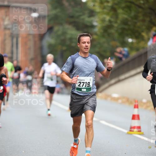 05.10.2025 - 20. swb-Marathon Bremen Michael Strokosch http://msf.ph/oto/9214266 05.10.2025 12:33:52 Laufen 2719 meine-sportfotos.de