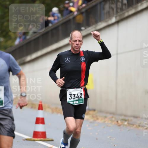 05.10.2025 - 20. swb-Marathon Bremen Michael Strokosch http://msf.ph/oto/9214269 05.10.2025 12:33:53 Laufen 3342 meine-sportfotos.de