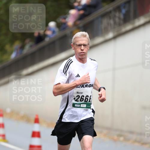 05.10.2025 - 20. swb-Marathon Bremen Michael Strokosch http://msf.ph/oto/9214277 05.10.2025 12:33:58 Laufen 266, 05955 meine-sportfotos.de