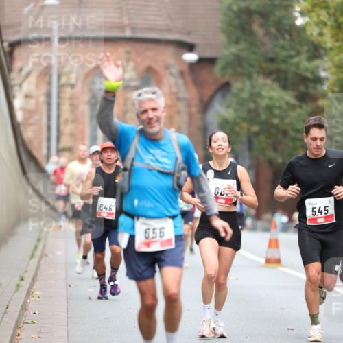 05.10.2025 - 20. swb-Marathon Bremen Michael Strokosch http://msf.ph/oto/9214280 05.10.2025 12:34:03 Laufen 646, 545, 656, 1 meine-sportfotos.de