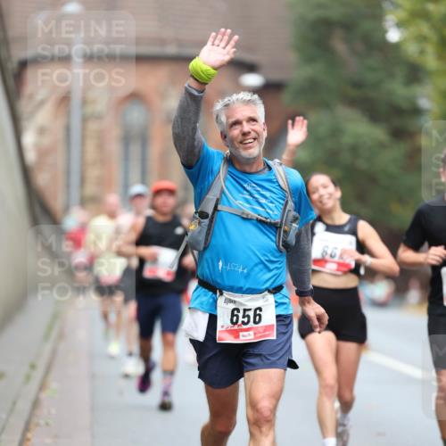 05.10.2025 - 20. swb-Marathon Bremen Michael Strokosch http://msf.ph/oto/9214282 05.10.2025 12:34:04 Laufen 1524, 861, 656 meine-sportfotos.de