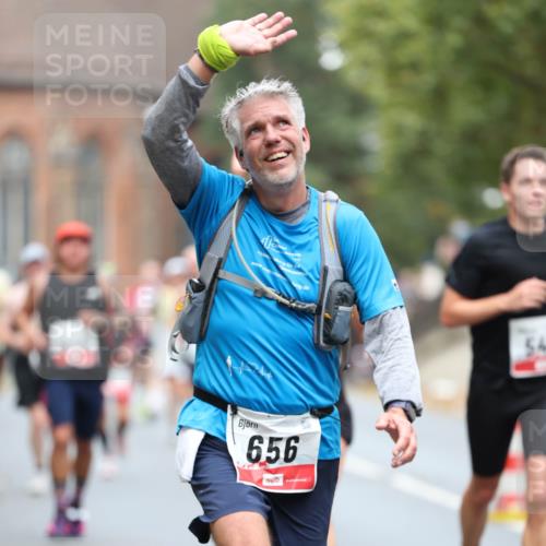 05.10.2025 - 20. swb-Marathon Bremen Michael Strokosch http://msf.ph/oto/9214286 05.10.2025 12:34:04 Laufen 656 meine-sportfotos.de