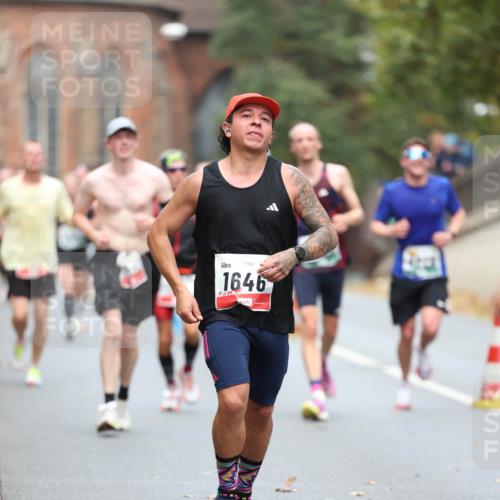 05.10.2025 - 20. swb-Marathon Bremen Michael Strokosch http://msf.ph/oto/9214291 05.10.2025 12:34:07 Laufen 01662, 1646 meine-sportfotos.de