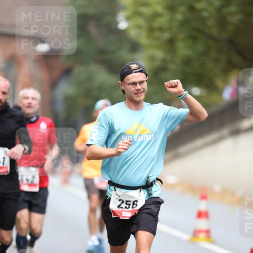 05.10.2025 - 20. swb-Marathon Bremen Michael Strokosch http://msf.ph/oto/9214310 05.10.2025 12:34:19 Laufen 1, 256 meine-sportfotos.de